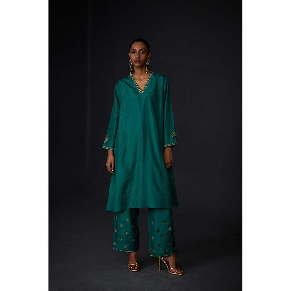 BRIH Evergreen Embroidered Kurta with Pant (Set of 2)