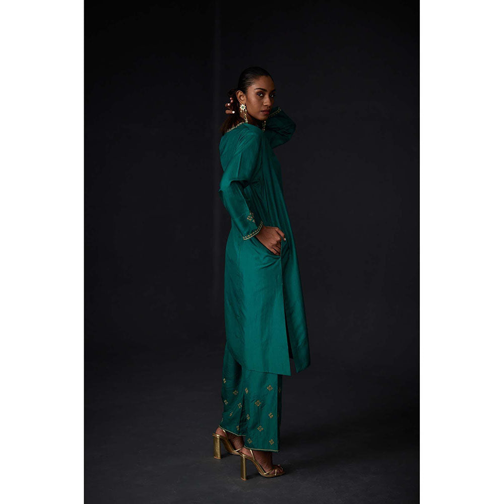 BRIH Evergreen Embroidered Kurta with Pant (Set of 2)