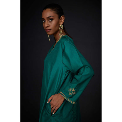 BRIH Evergreen Embroidered Kurta with Pant (Set of 2)