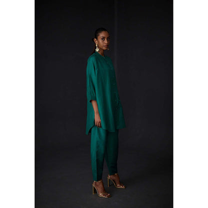 BRIH Evergreen Embroidered Kurta with Pant (Set of 2)