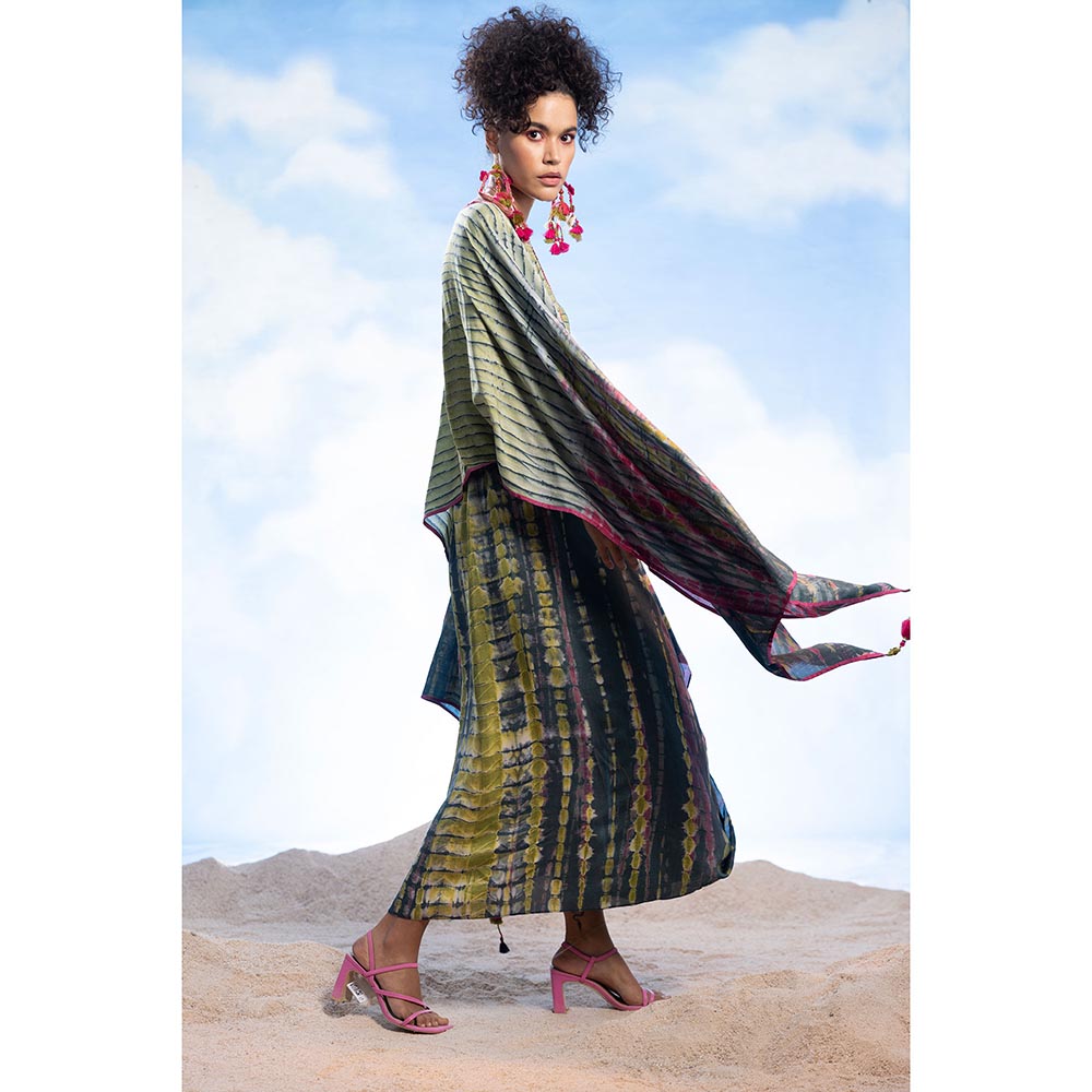 CAPISVIRLEO Tie Dye Cape With Pleated Skirt And Inner (Set of 3)