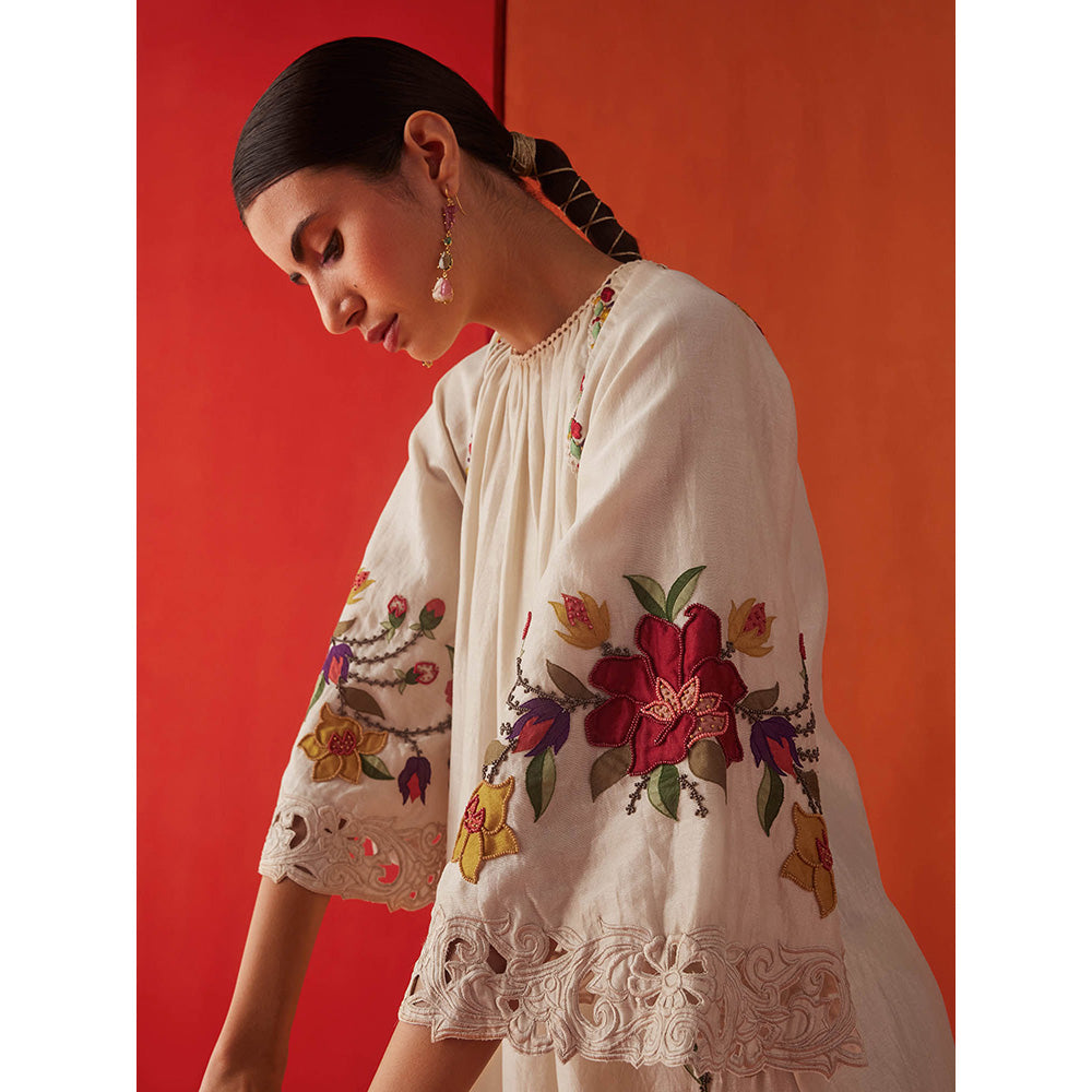 CHANDRIMA Ivory Chanderi Floral Thread Work Kurta with Pant (Set of 2)