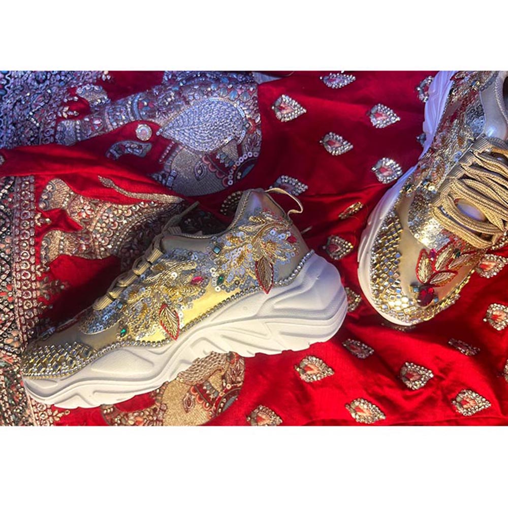 Chal Jooti Ballad Of Colors Gold Sneakers