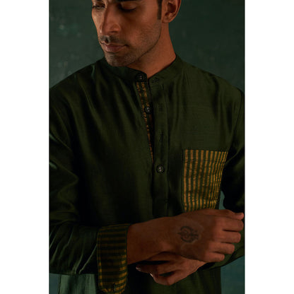 Charkhee Mens Deep Green Straight Kurta With Pyjama And Jacket (Set of 3)