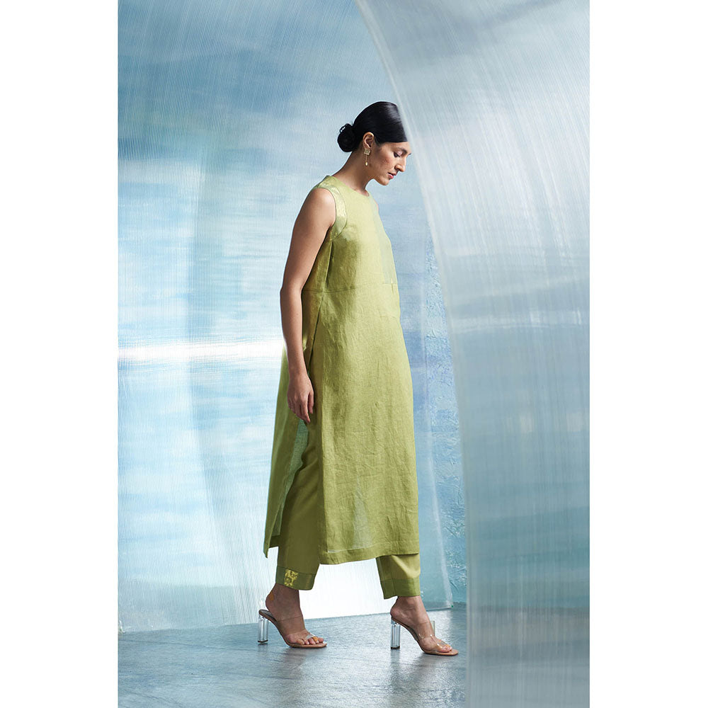 Charkhee Aura Sheen Green Sleeveless Kurta with Pant and Dupatta (Set of 3)