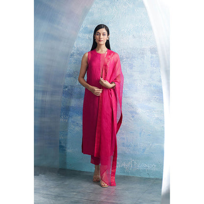 Charkhee Aura Fuchsia Pink Sleeveless Kurta with Pant and Dupatta (Set of 3)