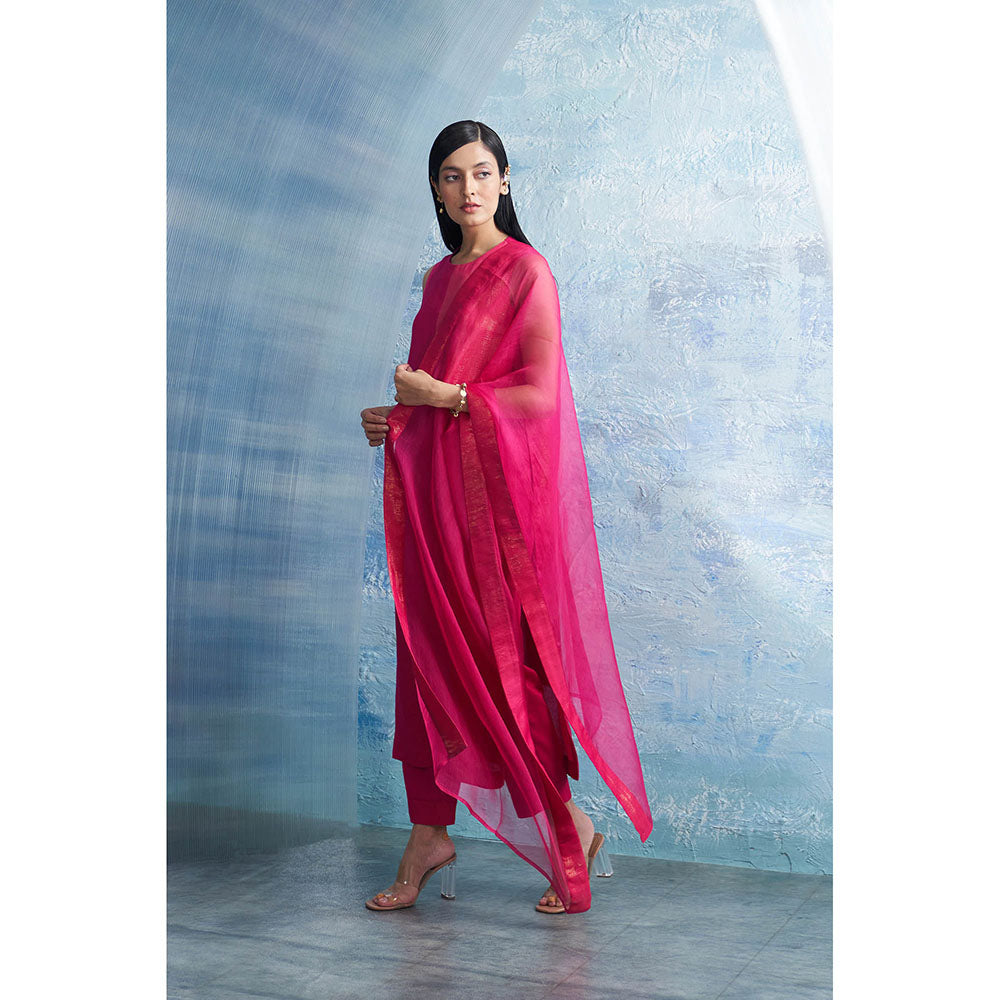 Charkhee Aura Fuchsia Pink Sleeveless Kurta with Pant and Dupatta (Set of 3)