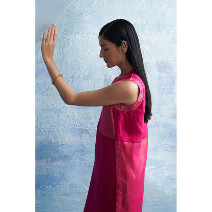 Charkhee Aura Fuchsia Pink Sleeveless Kurta with Pant and Dupatta (Set of 3)