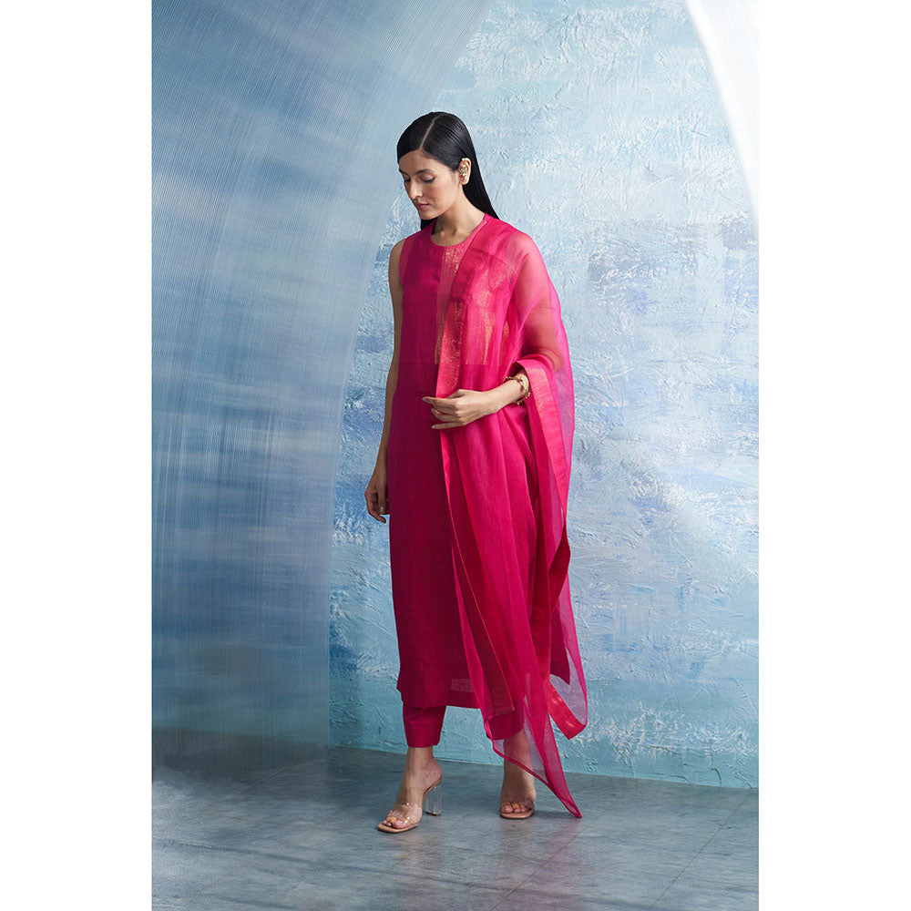 Charkhee Aura Fuchsia Pink Sleeveless Kurta with Pant and Dupatta (Set of 3)