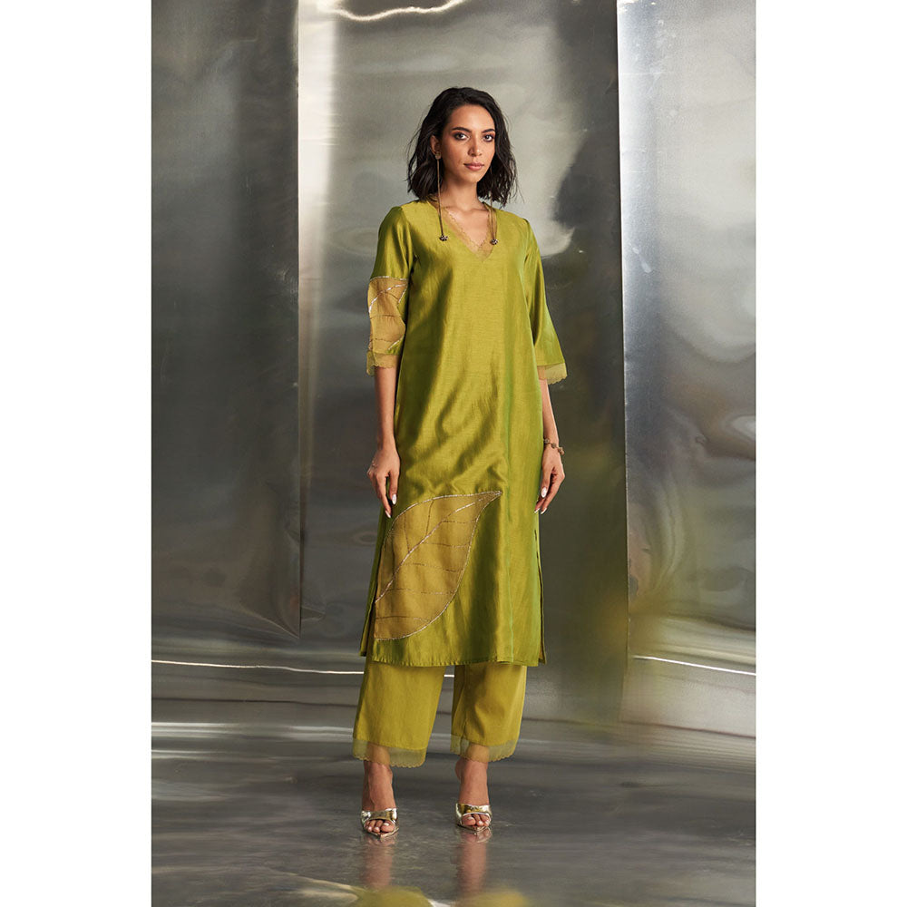 Charkhee Berry Green Chanderi Straight Kurta with Pant & Dupatta (Set of 3)