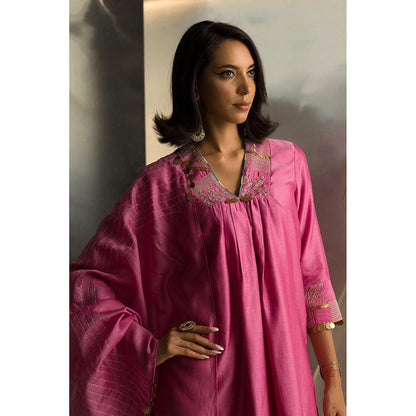 Charkhee Pink Mis'R Embroidered V-Neck Kurta with Pant and Dupatta (Set of 3)
