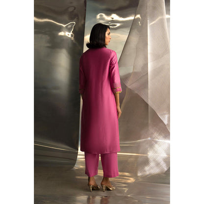 Charkhee Pink Mis'R Embroidered V-Neck Kurta with Pant and Dupatta (Set of 3)