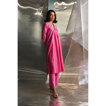 Charkhee Pink Mis'R Embroidered V-Neck Kurta with Pant and Dupatta (Set of 3)