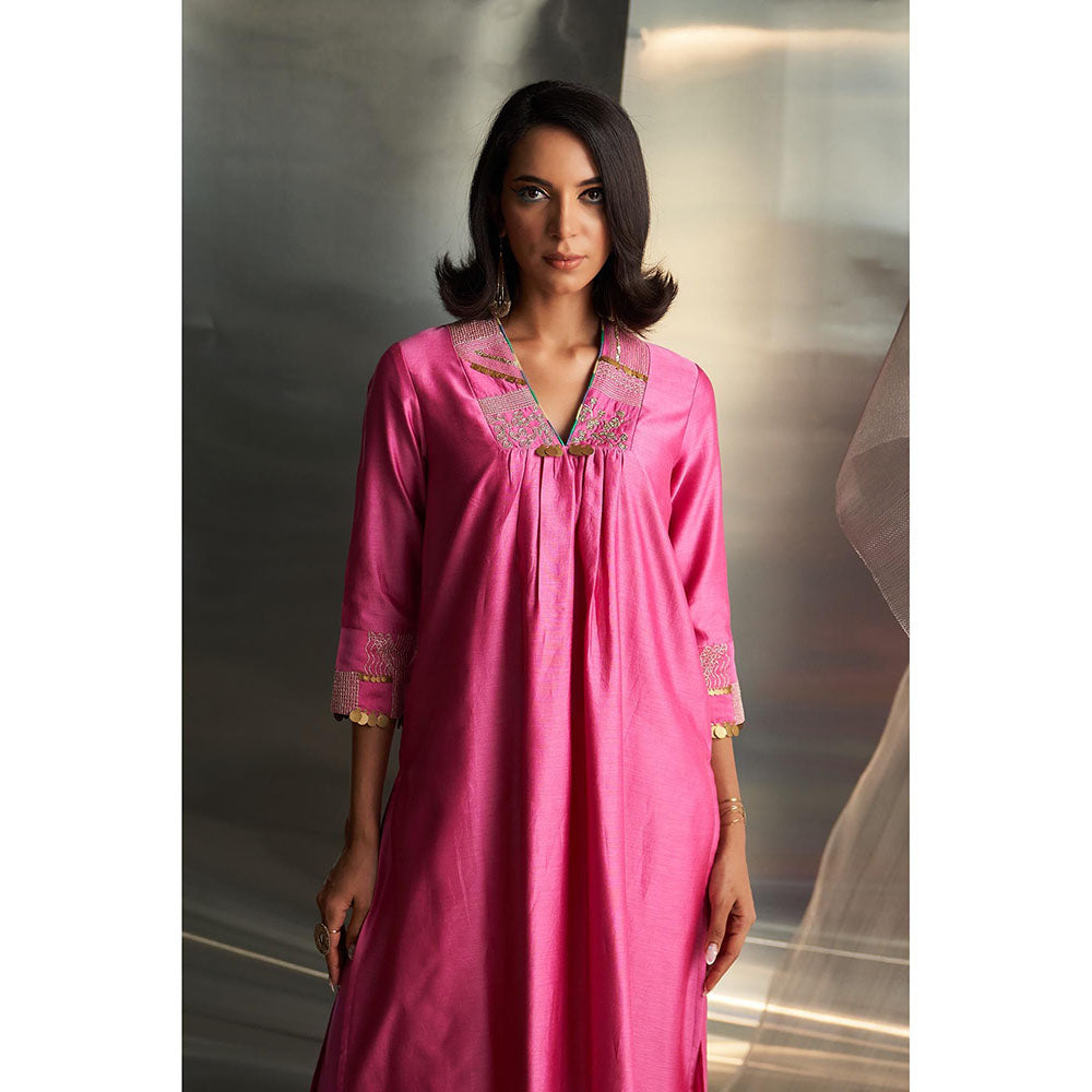 Charkhee Pink Mis'R Embroidered V-Neck Kurta with Pant and Dupatta (Set of 3)