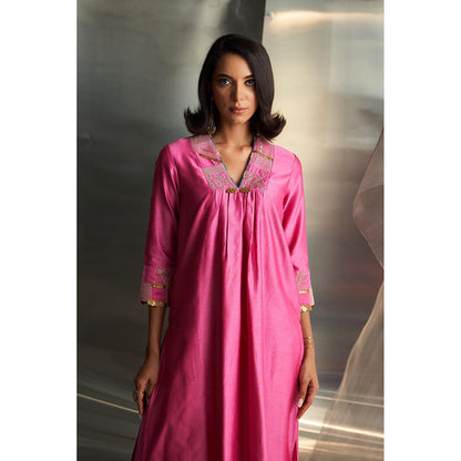 Charkhee Pink Mis'R Embroidered V-Neck Kurta with Pant and Dupatta (Set of 3)