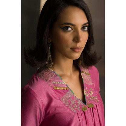Charkhee Pink Mis'R Embroidered V-Neck Kurta with Pant and Dupatta (Set of 3)