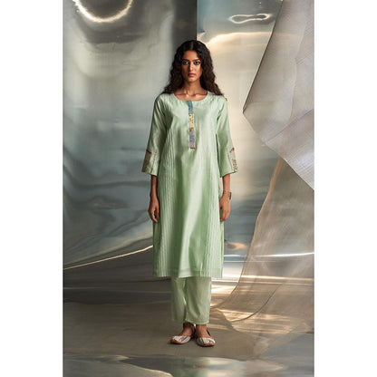 Charkhee Green Mis'R Embroidered 3/4Th Sleeve Kurta with Pant and Dupatta (Set of 3)