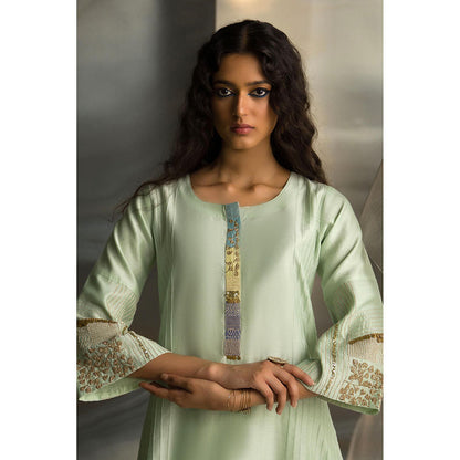 Charkhee Green Mis'R Embroidered 3/4Th Sleeve Kurta with Pant and Dupatta (Set of 3)