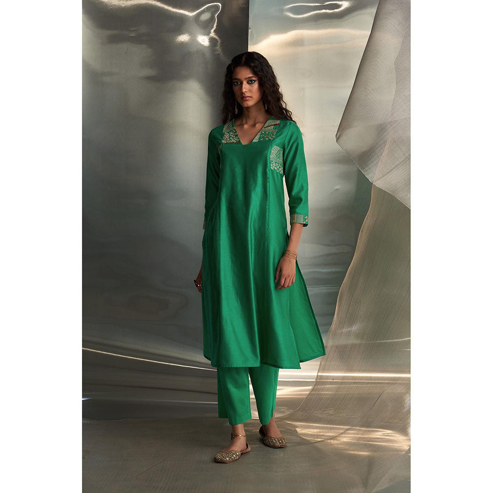 Charkhee Green Mis'R Embroidered Straight Kurta with Pant and Dupatta (Set of 3)