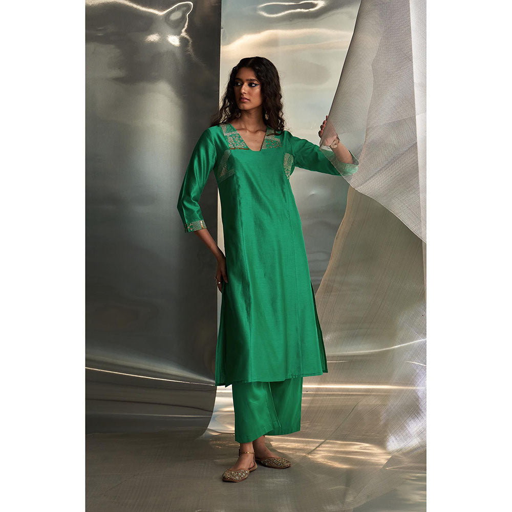 Charkhee Green Mis'R Embroidered Straight Kurta with Pant and Dupatta (Set of 3)