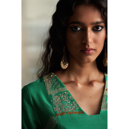 Charkhee Green Mis'R Embroidered Straight Kurta with Pant and Dupatta (Set of 3)