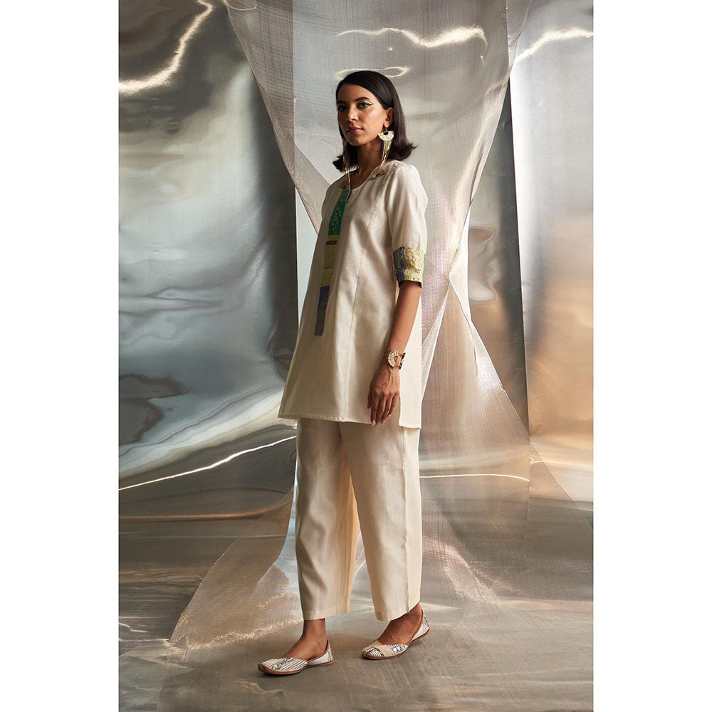 Charkhee Cream Mis'R Embroidered Short Kurti with Pant and Dupatta (Set of 3)