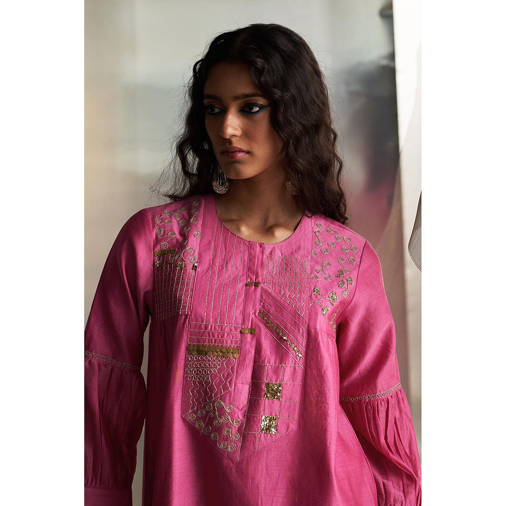 Charkhee Pink Misr'S Embroidered Kurta with Pant and Dupatta (Set of 3)