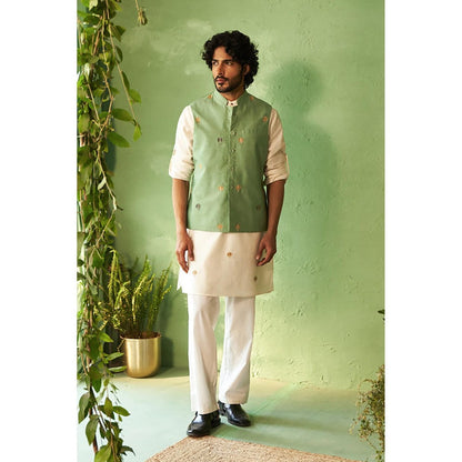 Charkhee Kinaara White Kurta with Pyjama and Bundi