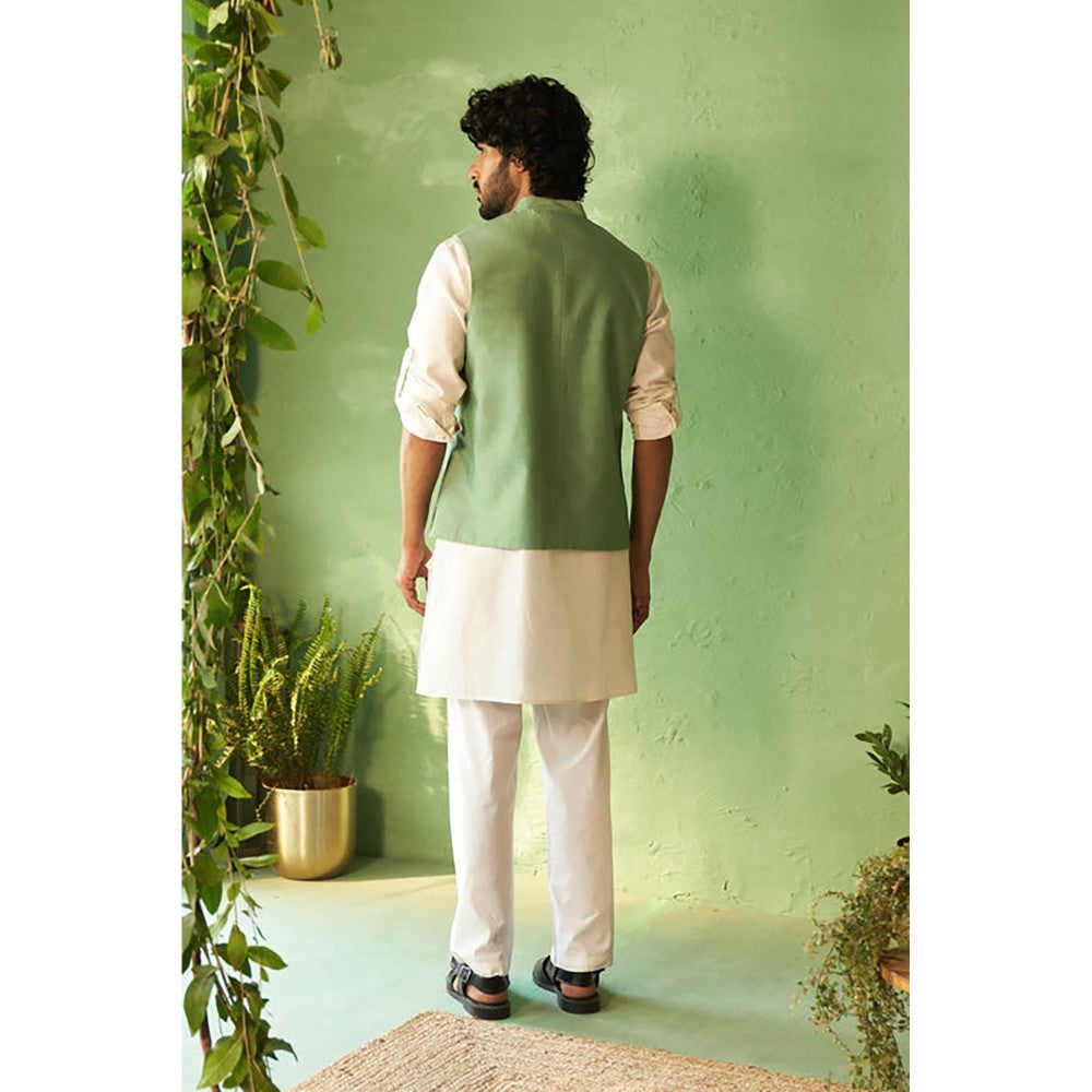 Charkhee Kinaara White Kurta with Pyjama and Bundi