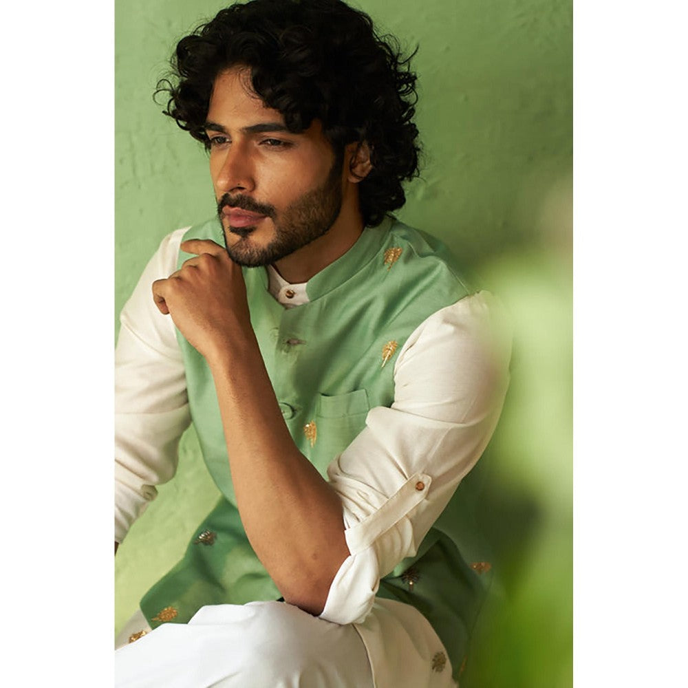 Charkhee Kinaara White Kurta with Pyjama and Bundi