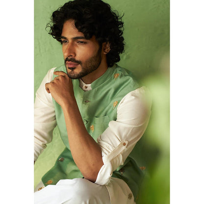 Charkhee Kinaara White Kurta with Pyjama and Bundi