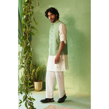 Charkhee Kinaara White Kurta with Pyjama and Bundi