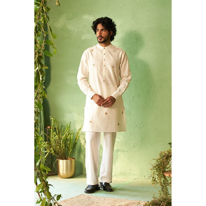 Charkhee Kinaara White Kurta with Pyjama and Bundi
