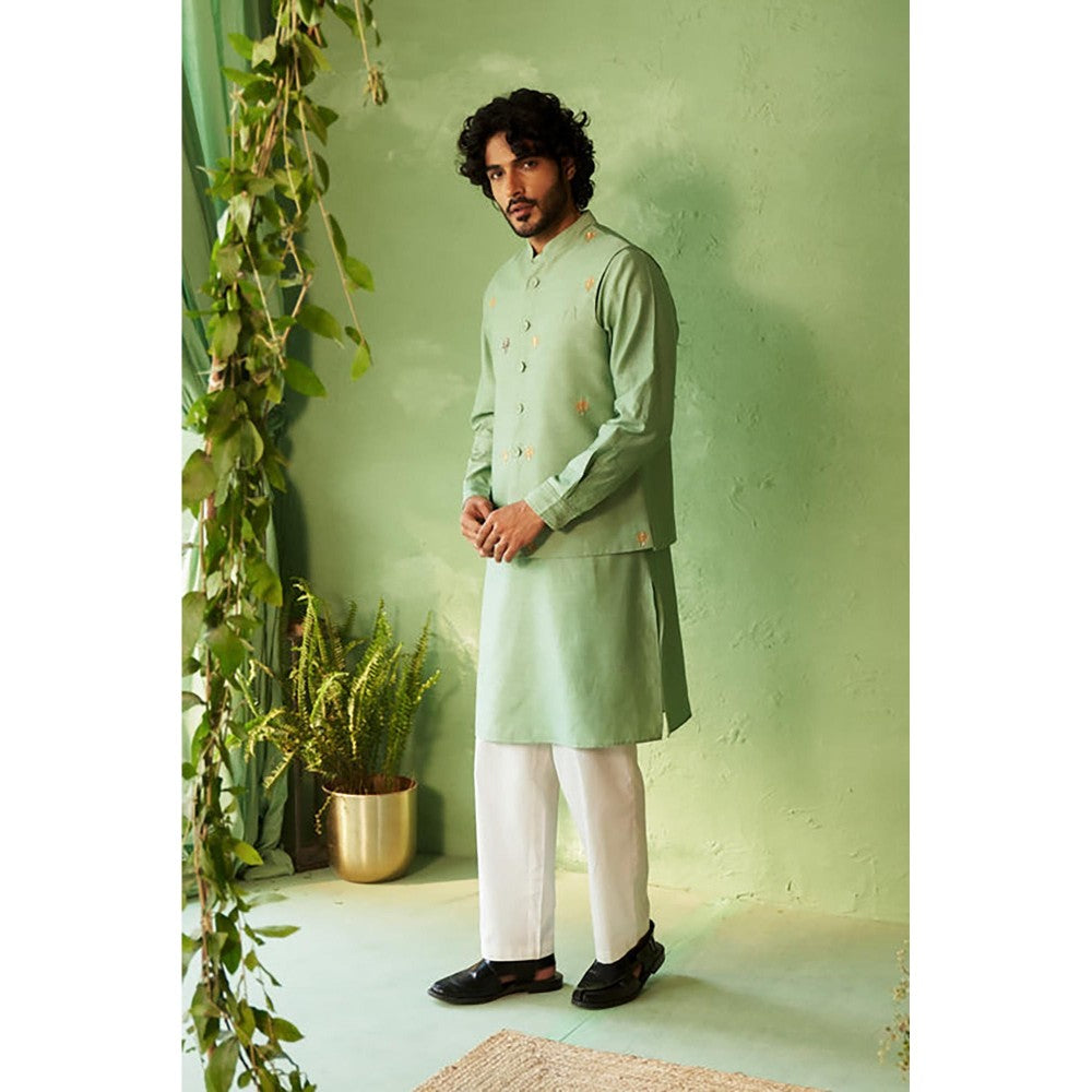 Charkhee Kinaara Kurta with Pyjama and Jacket