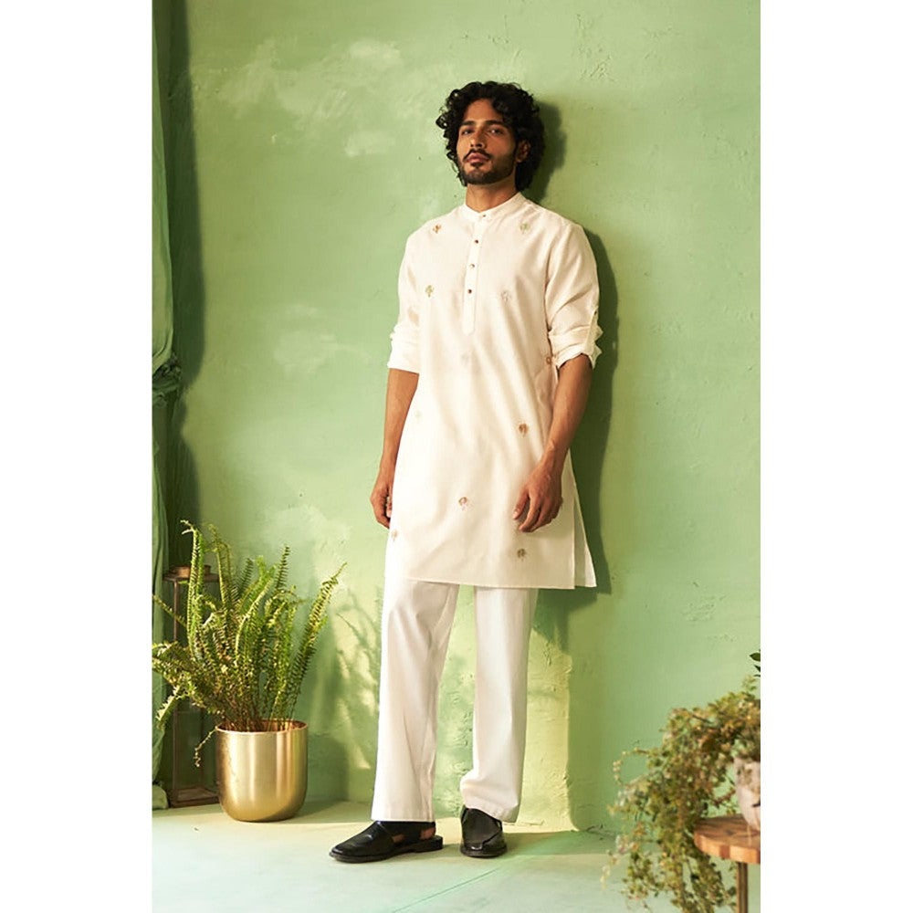 Charkhee Off-White Kurta with Pyjama