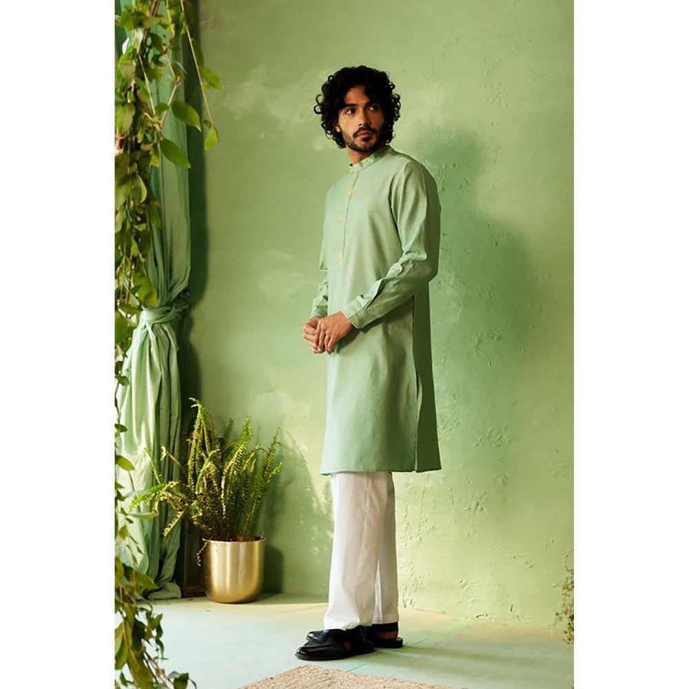 Charkhee Placket Embroidery Mens Kurta with Pyjama