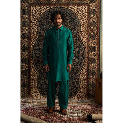 Charkhee Prarambh Pathani Set