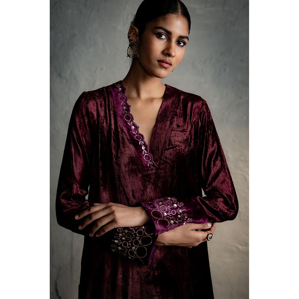 Charkhee Maaya Maroon V Neck Kurta And Pant With Dupatta