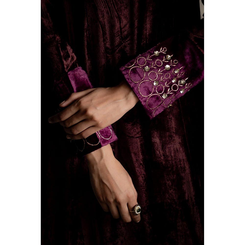 Charkhee Maaya Maroon V Neck Kurta And Pant With Dupatta