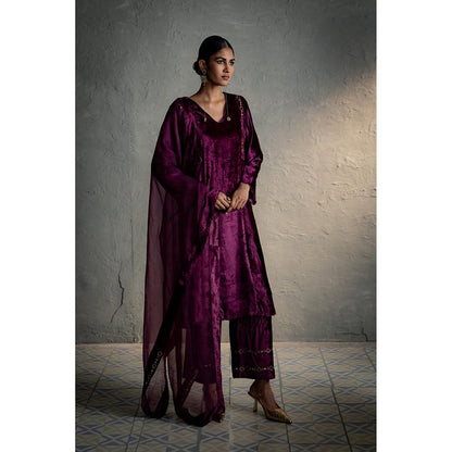 Charkhee Maaya Wine Kurta And Pant With Dupatta