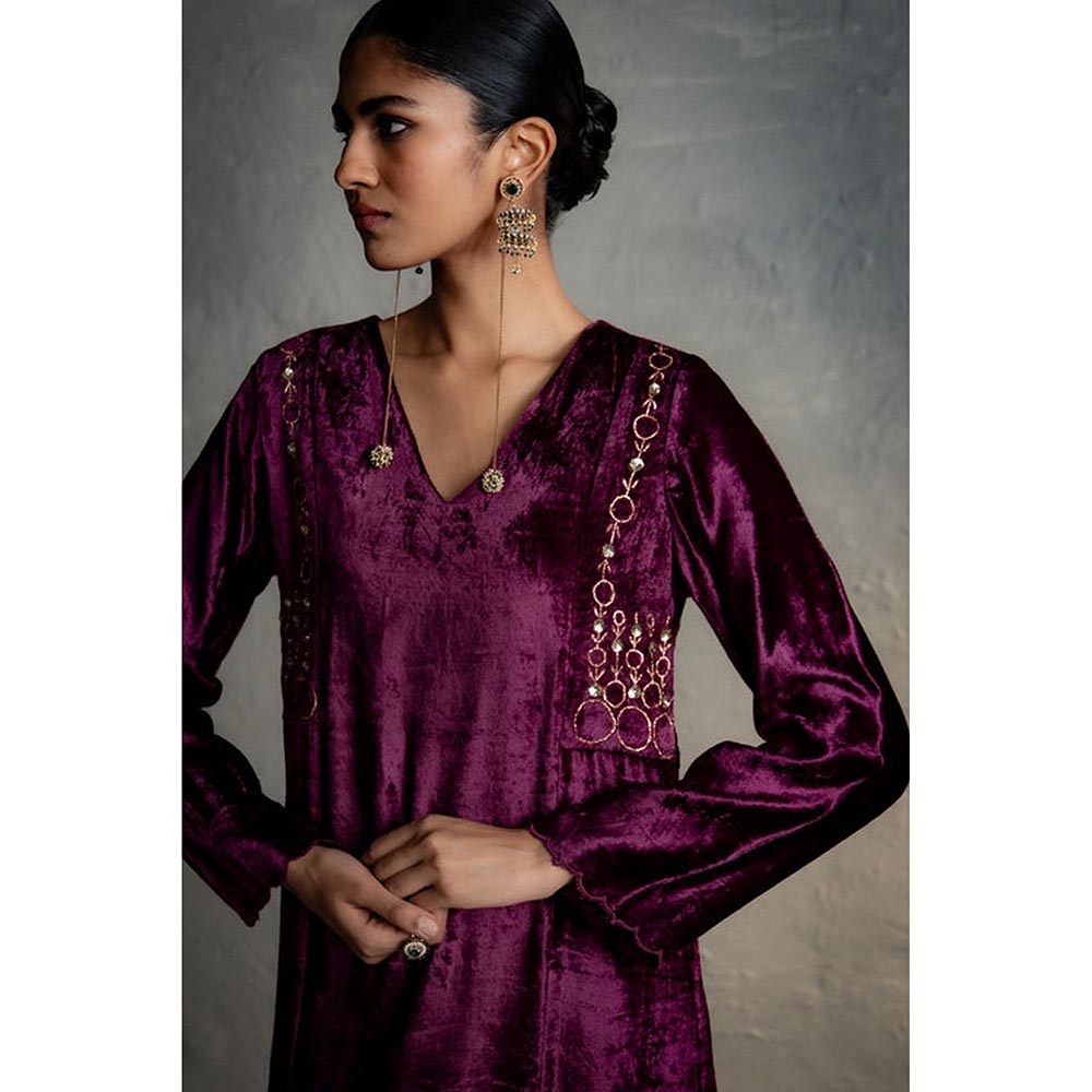Charkhee Maaya Wine Kurta And Pant With Dupatta