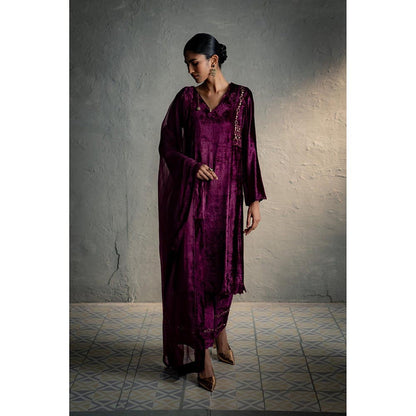 Charkhee Maaya Wine Kurta And Pant With Dupatta