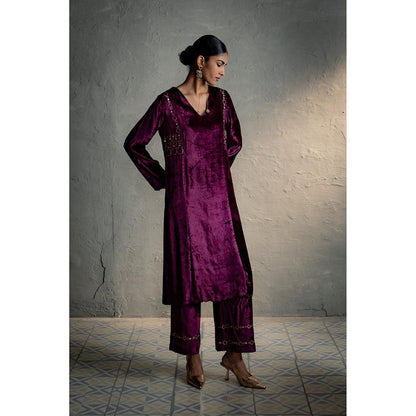 Charkhee Maaya Wine Kurta And Pant With Dupatta