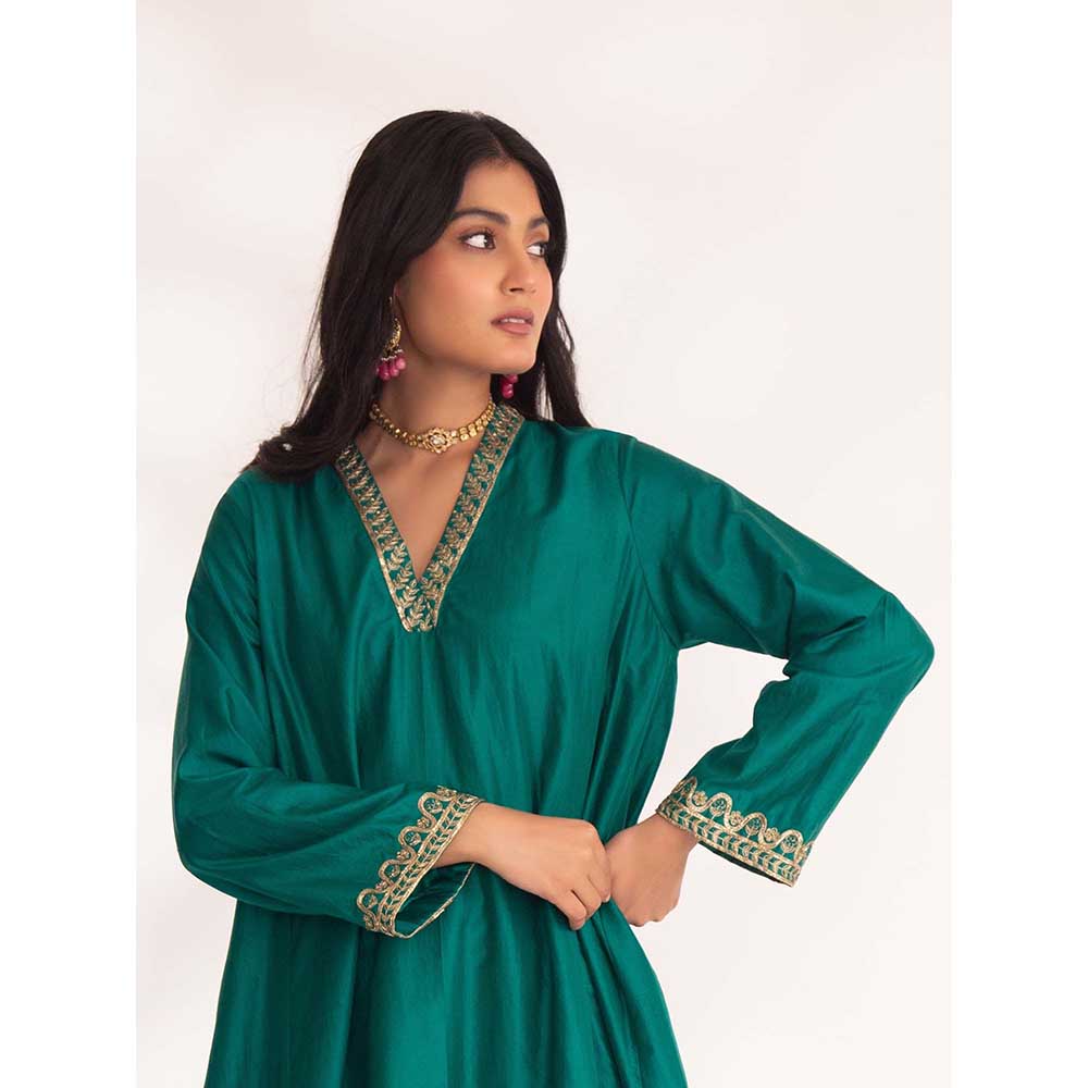 CHHAYA MEHROTRA Green Dhriti Kurta with Pant (Set of 2)