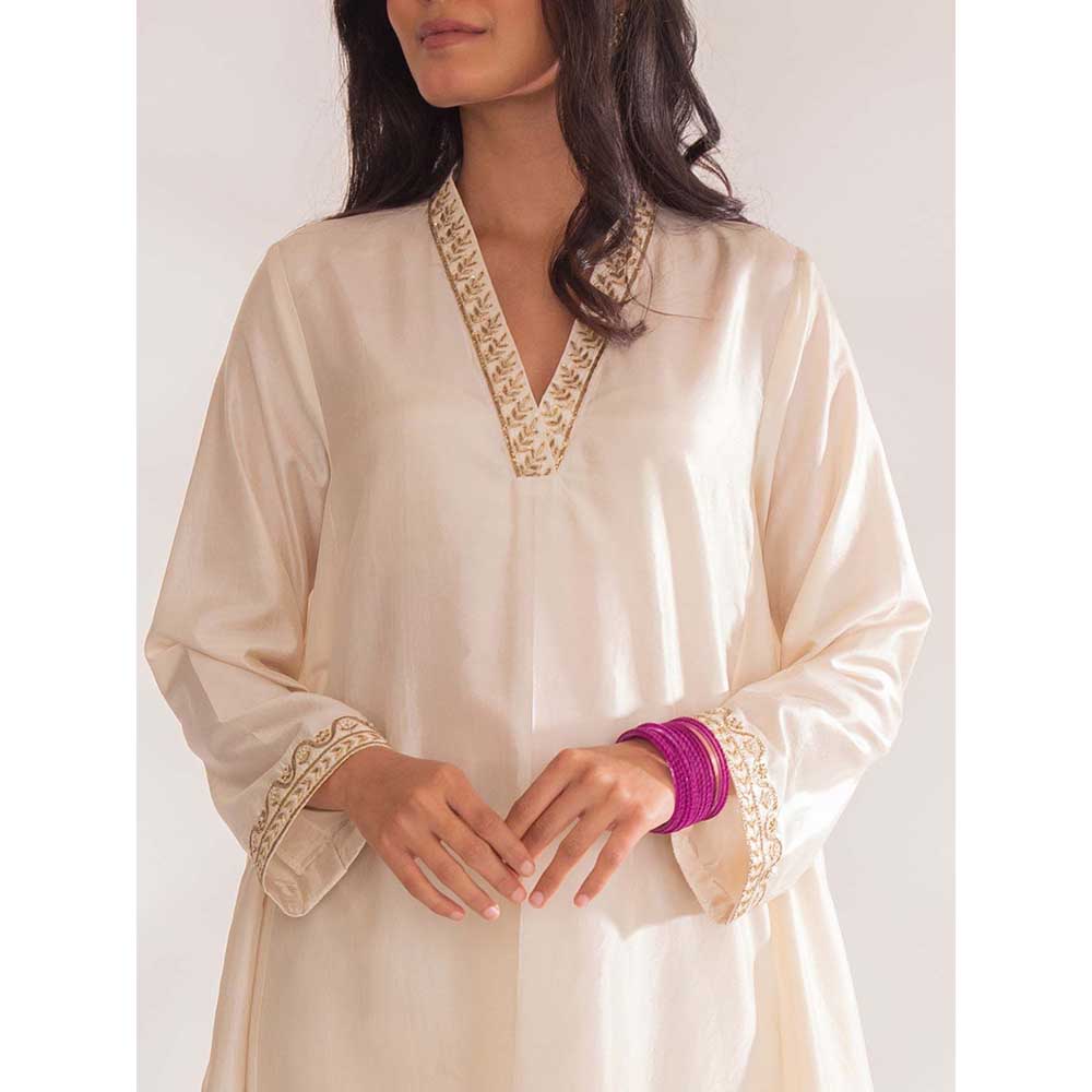CHHAYA MEHROTRA Ivory Dhriti Kurta with Pant (Set of 2)