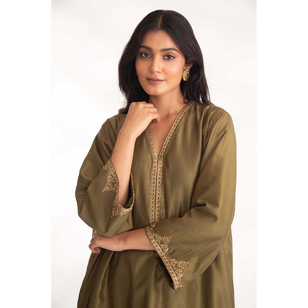 CHHAYA MEHROTRA Green Satya Kurta with Pant (Set of 2)