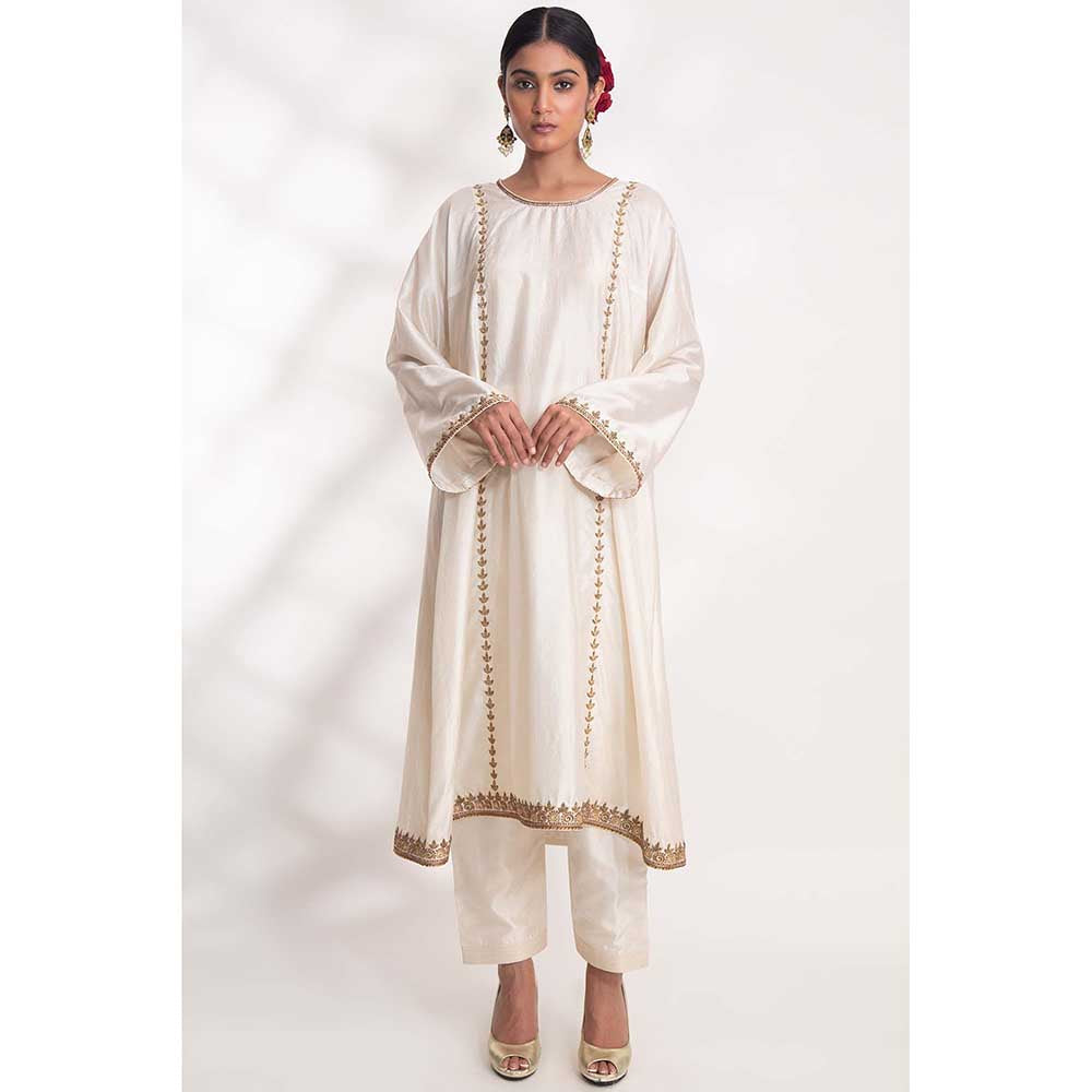 CHHAYA MEHROTRA Ivory Kanak Kurta with Pant (Set of 2)
