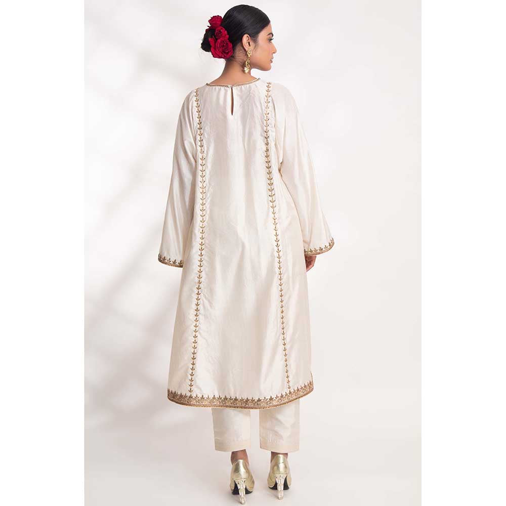 CHHAYA MEHROTRA Ivory Kanak Kurta with Pant (Set of 2)