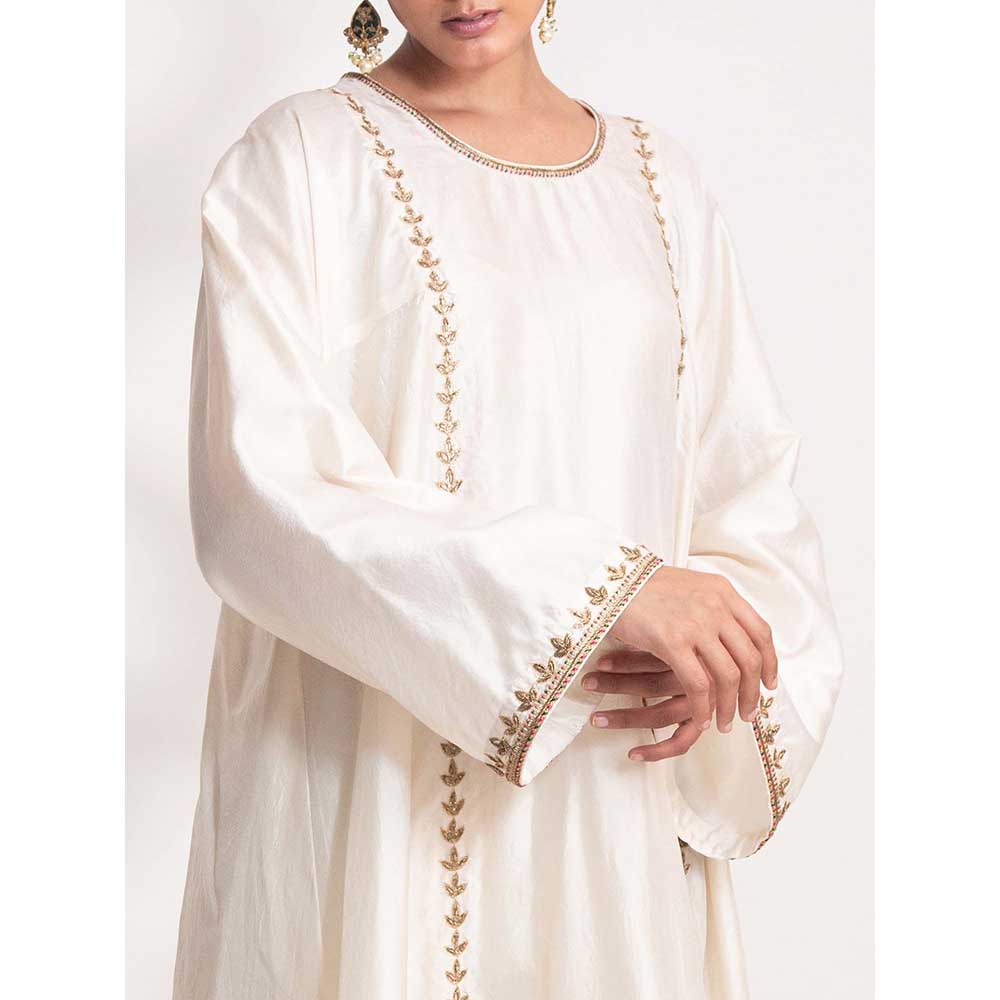 CHHAYA MEHROTRA Ivory Kanak Kurta with Pant (Set of 2)