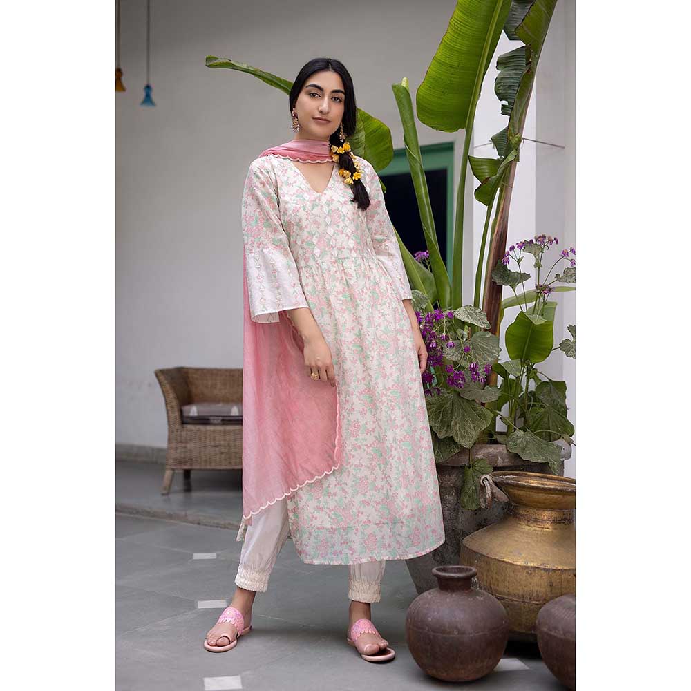 CHHAYA MEHROTRA Off White Saamya Kurta with Pant and Dupatta (Set of 3)
